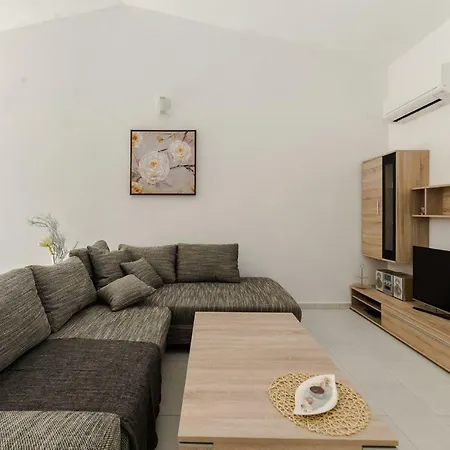 Vam Apartment Vir