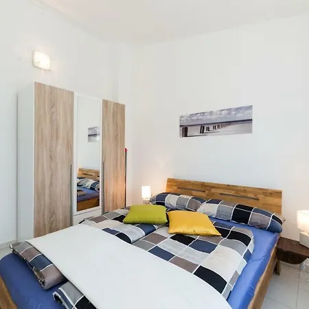 Vam Apartment Vir